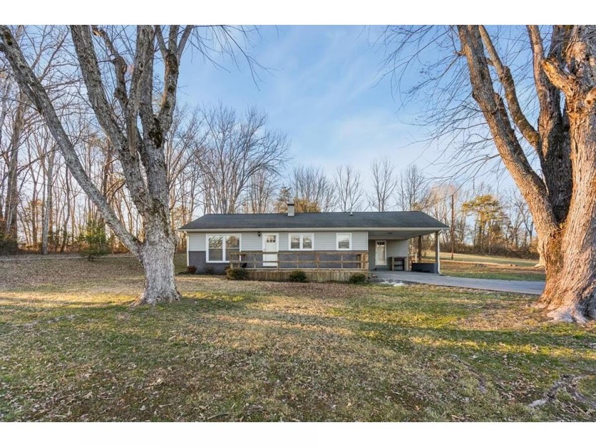 Picture of Home For Sale in Quebeck, Tennessee, United States