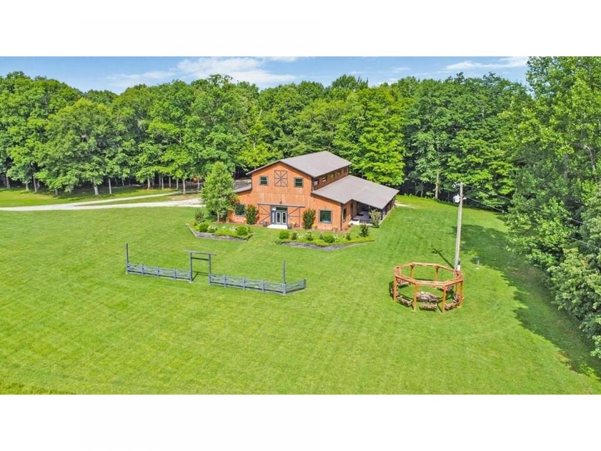 Picture of Home For Sale in Alpine, Tennessee, United States