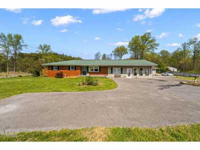 Home For Sale in Dandridge, Tennessee