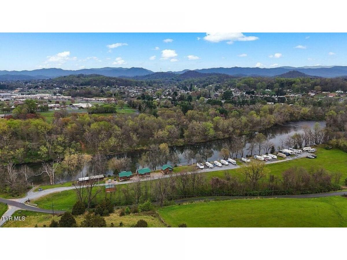 Picture of Home For Sale in Elizabethton, Tennessee, United States