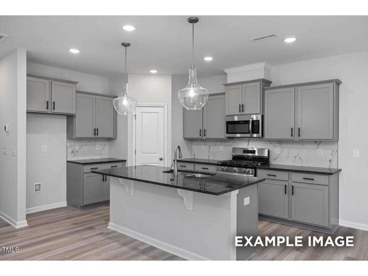 Picture of Home For Sale in Fuquay Varina, North Carolina, United States