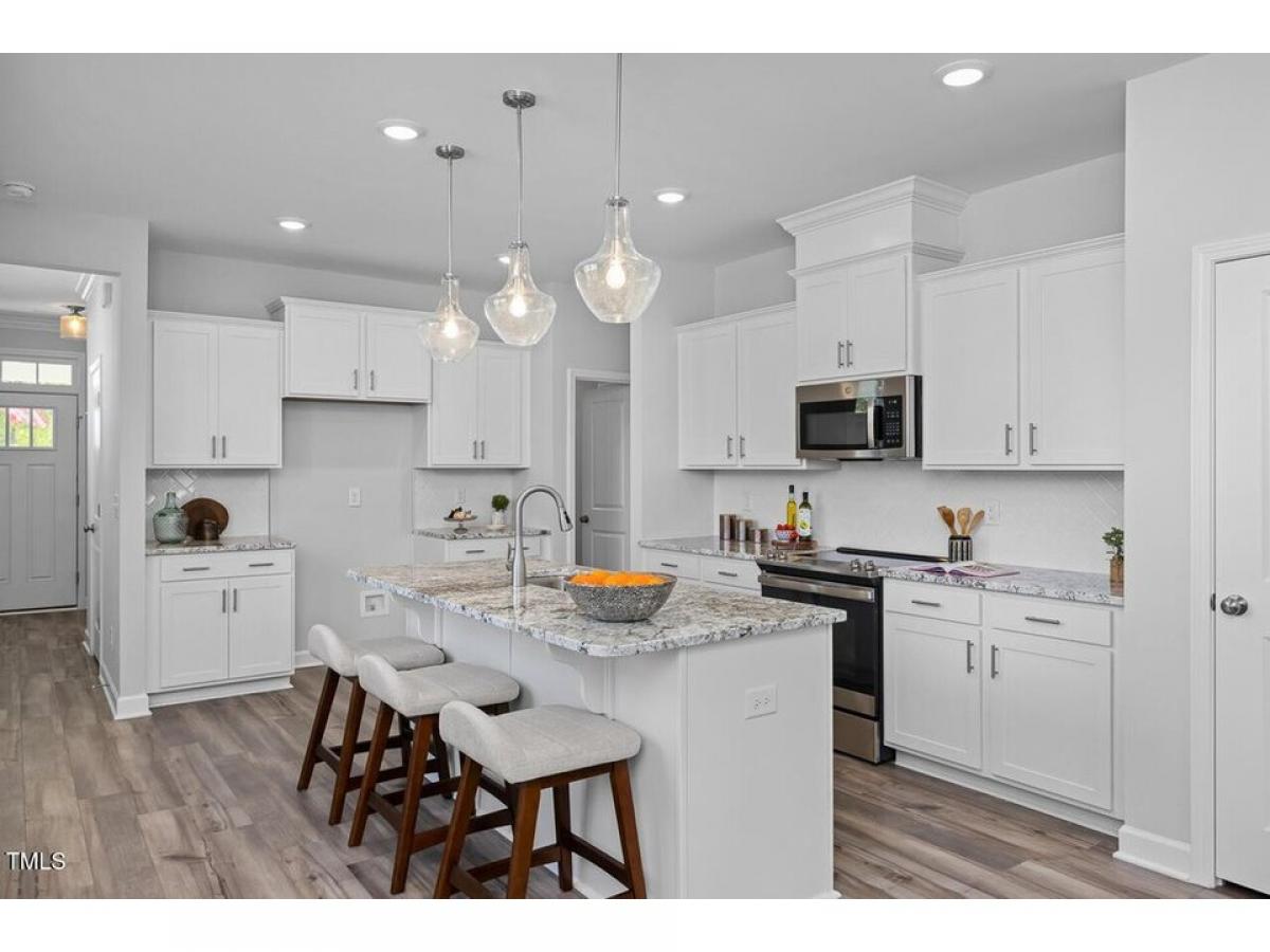 Picture of Home For Sale in Lillington, North Carolina, United States