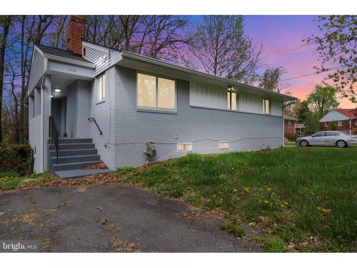 Picture of Home For Sale in Falls Church, Virginia, United States