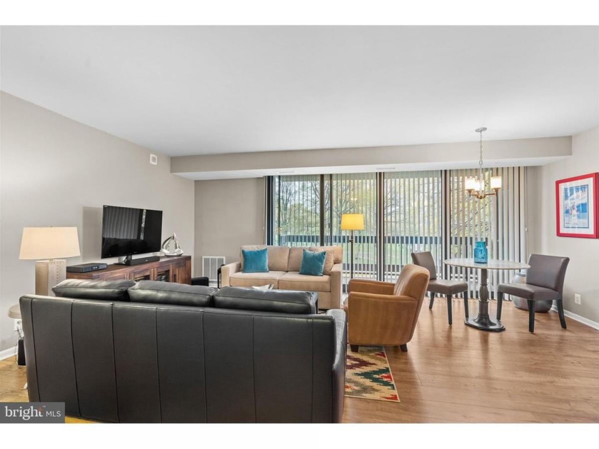 Picture of Home For Sale in Falls Church, Virginia, United States