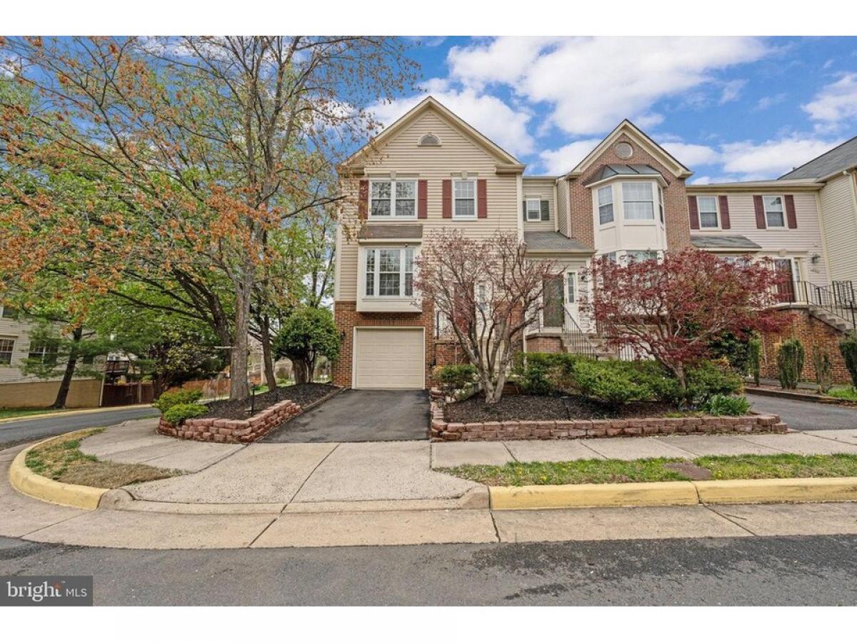 Picture of Home For Sale in Clifton, Virginia, United States