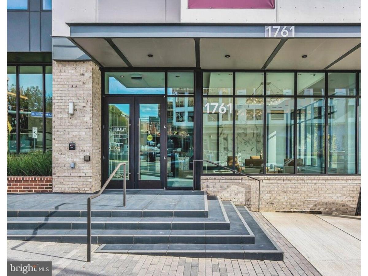 Picture of Home For Sale in McLean, Virginia, United States