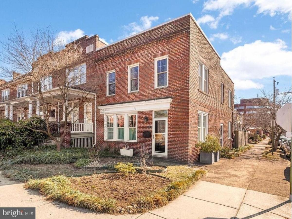 Picture of Home For Sale in Alexandria, Virginia, United States