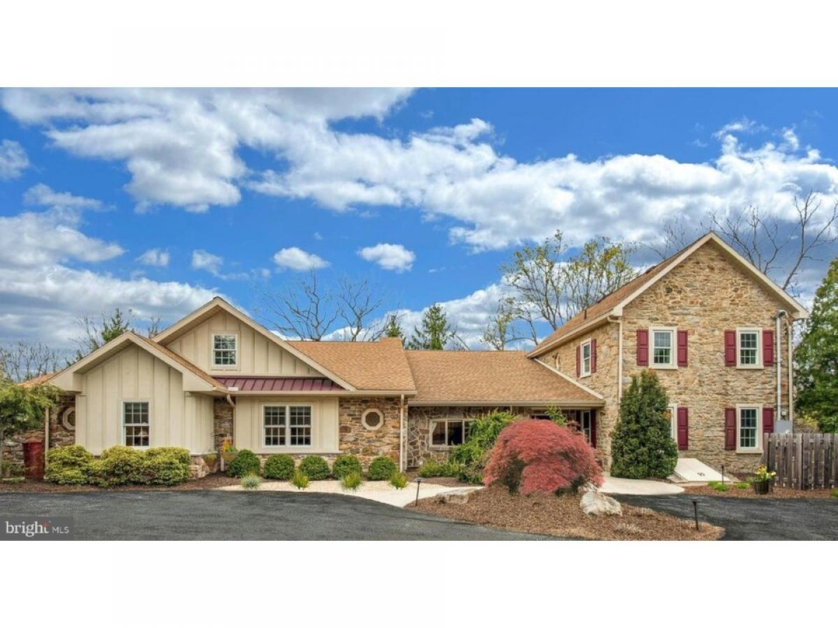 Picture of Home For Sale in Hellertown, Pennsylvania, United States