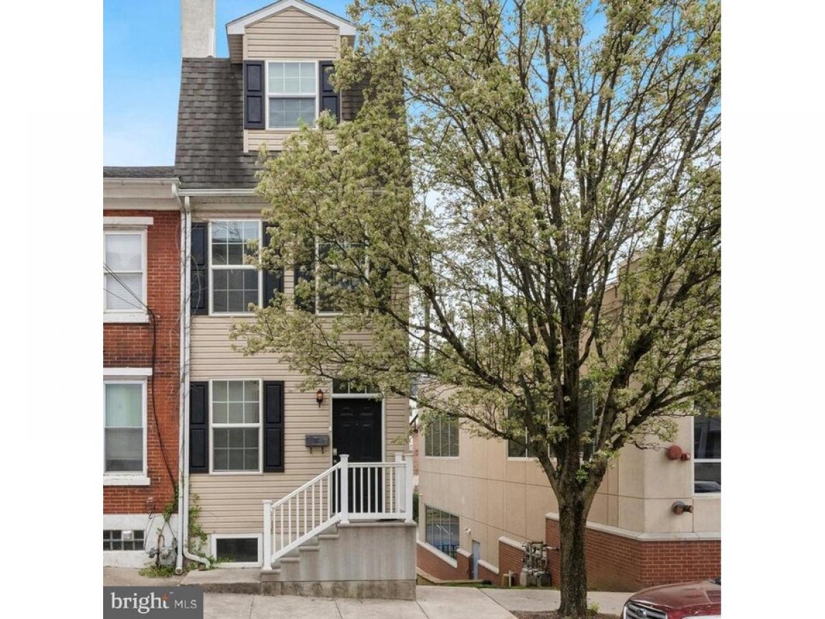 Picture of Home For Sale in Conshohocken, Pennsylvania, United States