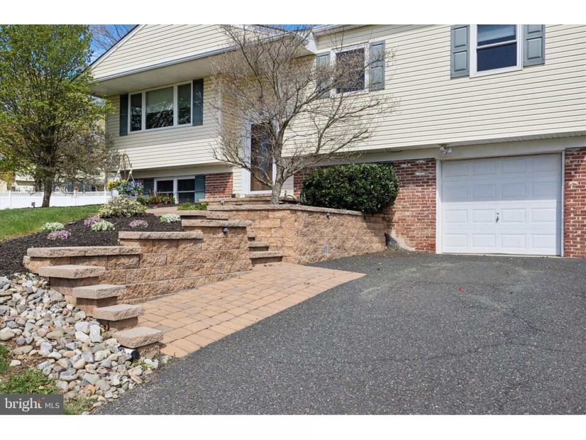 Picture of Home For Sale in Norristown, Pennsylvania, United States