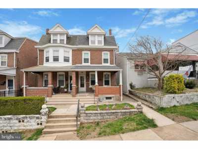 Home For Sale in Conshohocken, Pennsylvania