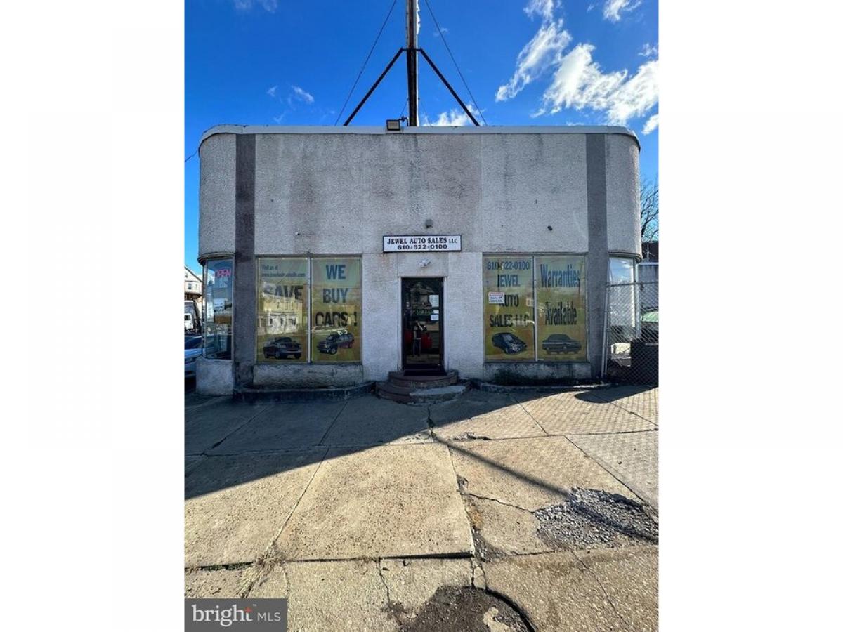 Picture of Home For Sale in Darby, Pennsylvania, United States
