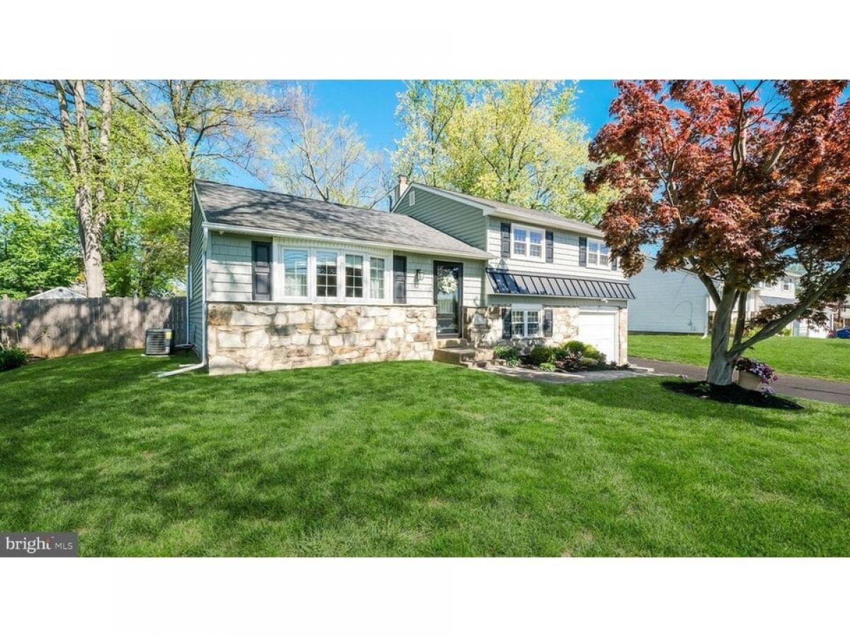 Picture of Home For Sale in Warminster, Pennsylvania, United States