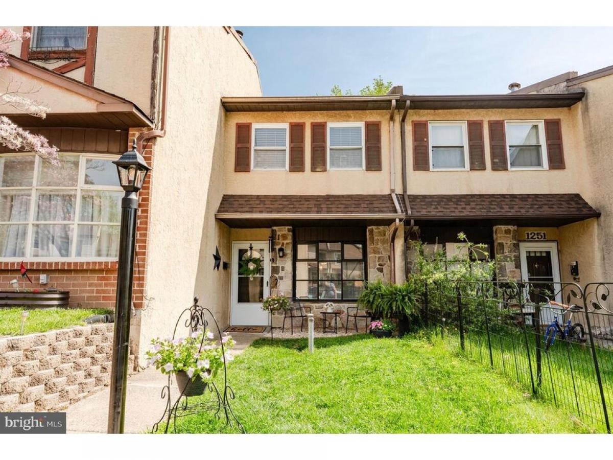 Picture of Home For Sale in Warrington, Pennsylvania, United States