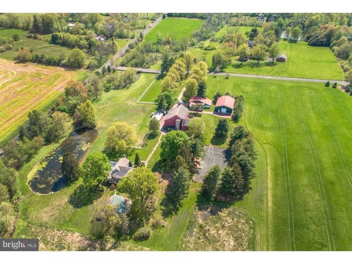 Picture of Home For Sale in Perkasie, Pennsylvania, United States