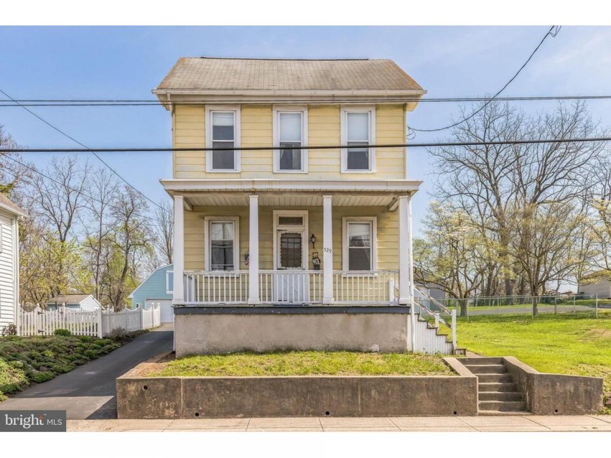 Picture of Home For Sale in Perkasie, Pennsylvania, United States