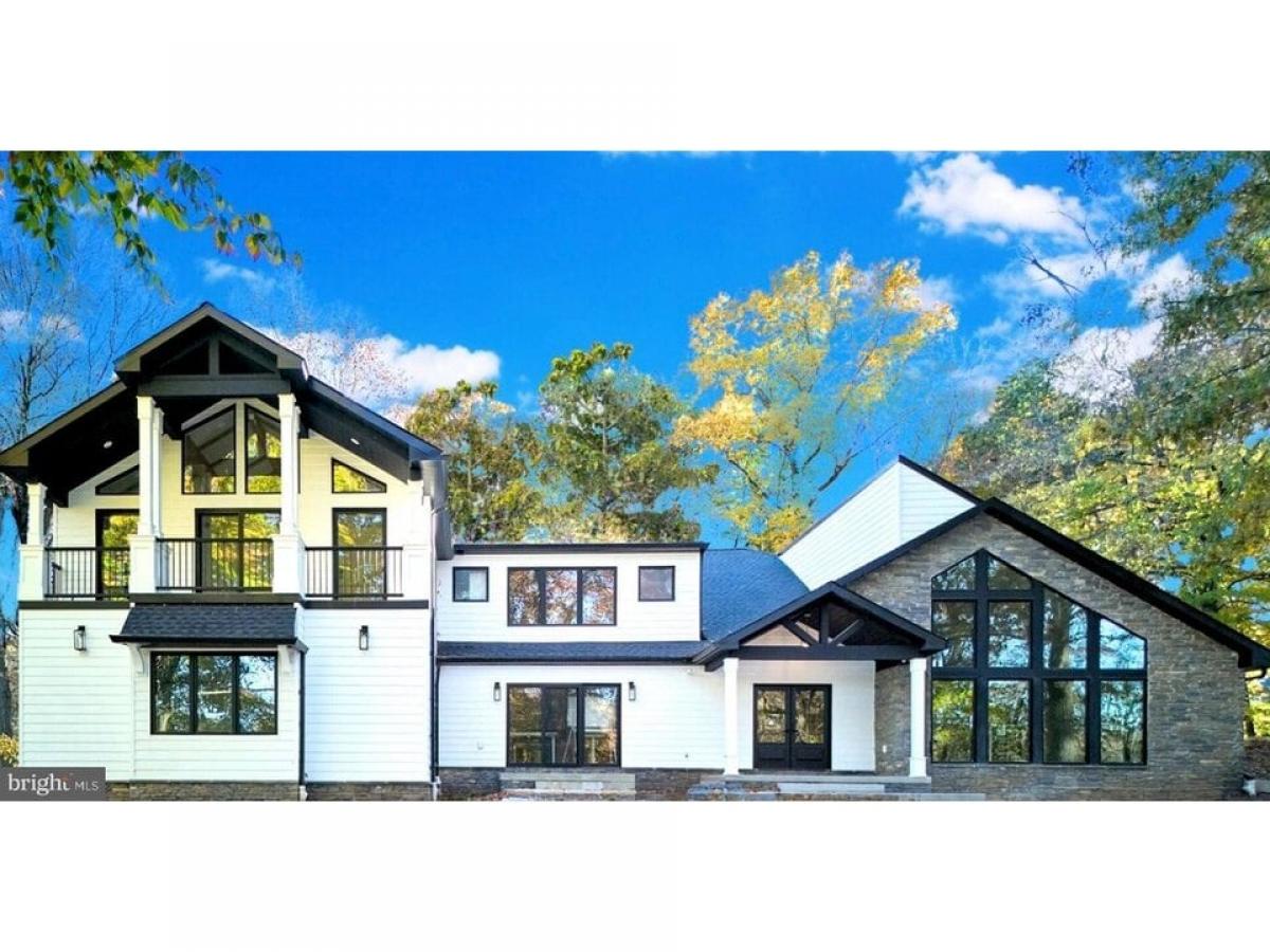 Picture of Home For Sale in Newtown, Pennsylvania, United States