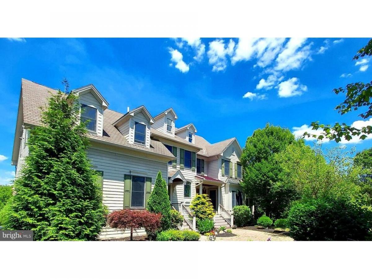 Picture of Home For Sale in Perkasie, Pennsylvania, United States