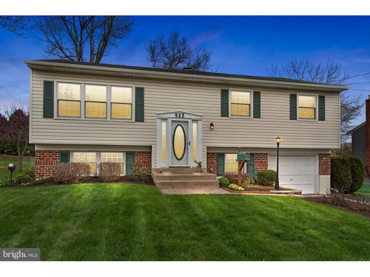 Picture of Home For Sale in Warminster, Pennsylvania, United States