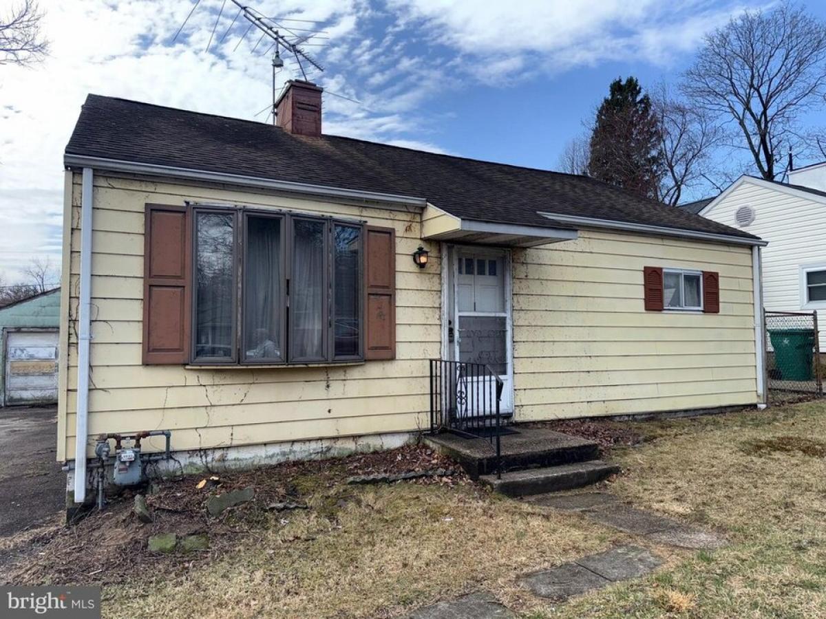 Picture of Home For Sale in Bristol, Pennsylvania, United States