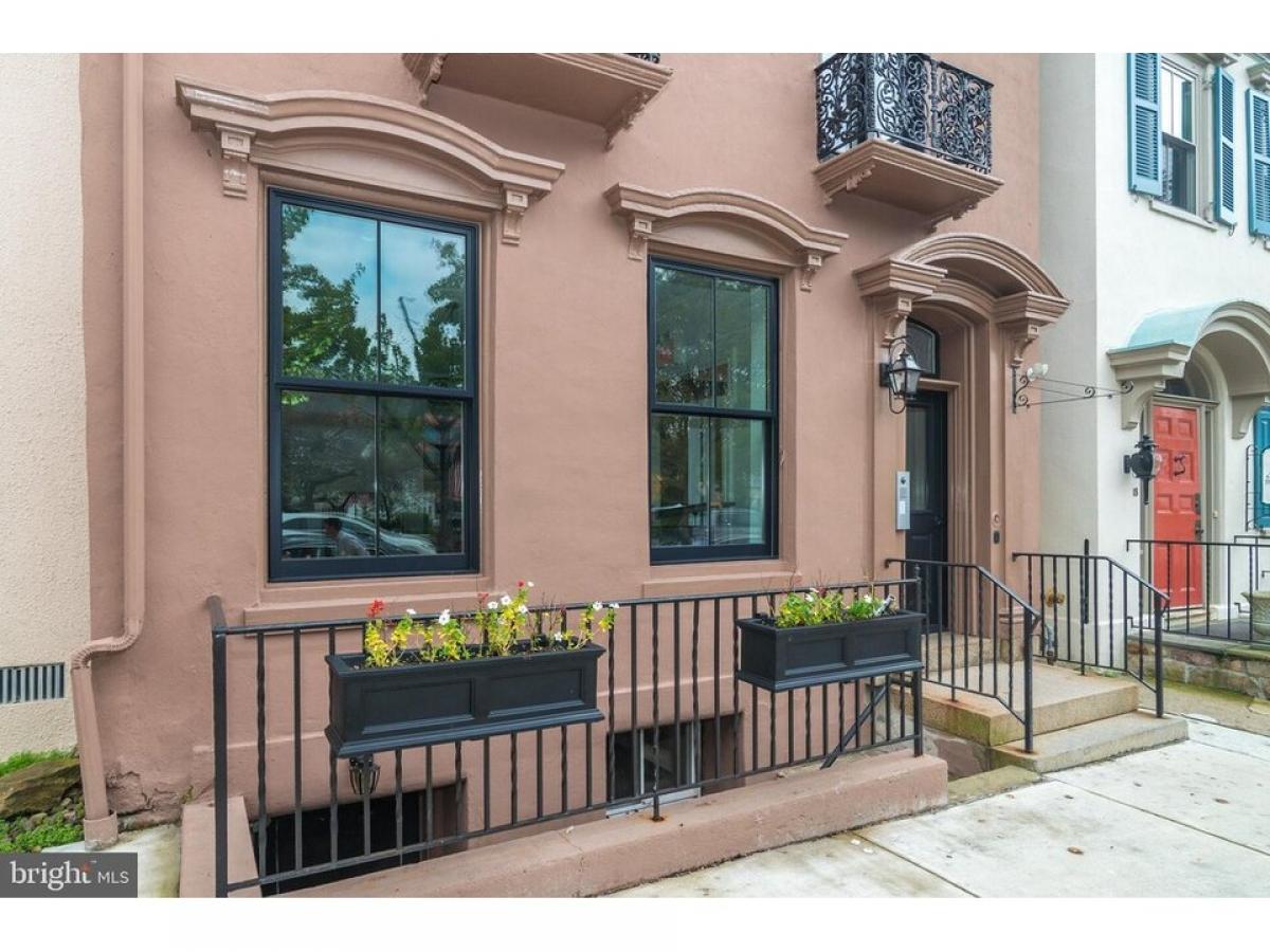 Picture of Home For Sale in Doylestown, Pennsylvania, United States