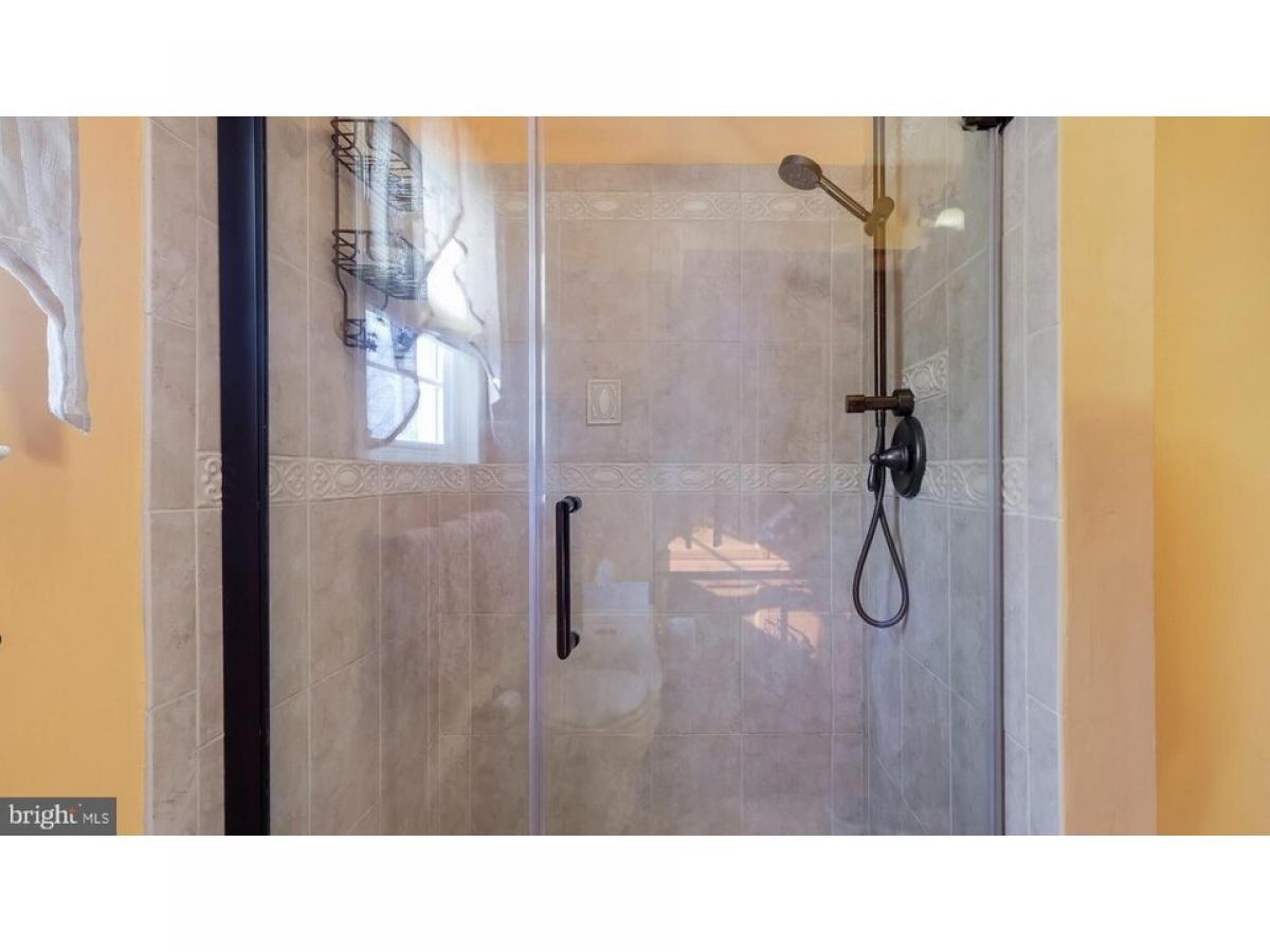 Picture of Home For Sale in Warrington, Pennsylvania, United States