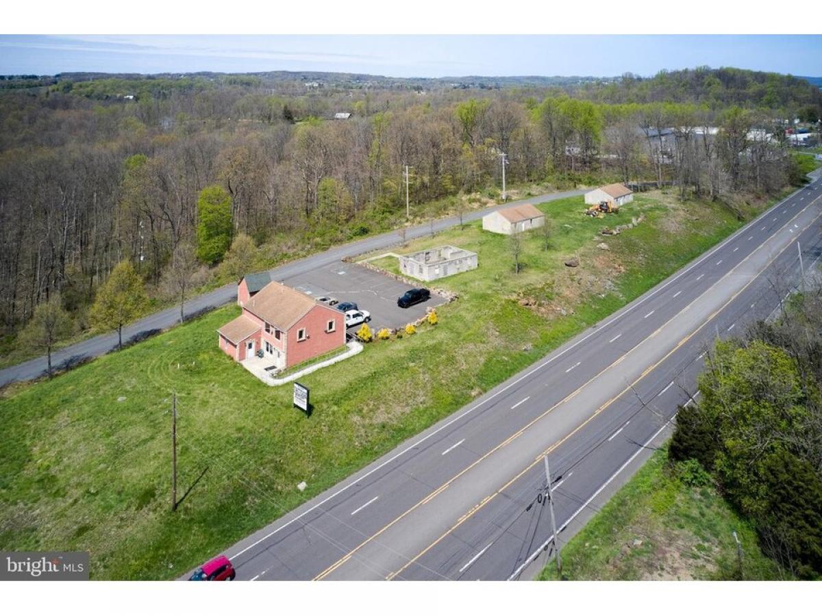 Picture of Home For Sale in Coopersburg, Pennsylvania, United States