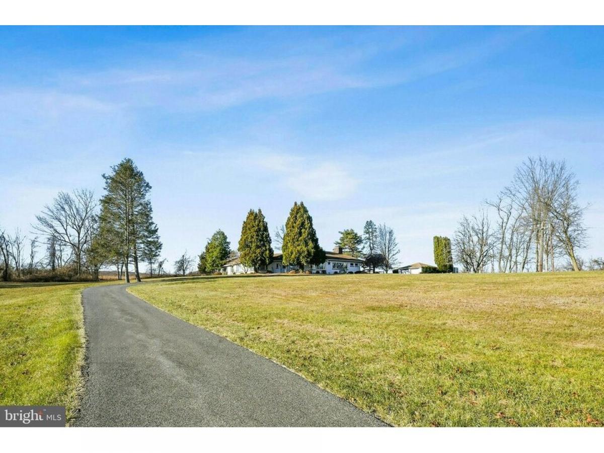 Picture of Home For Sale in Coopersburg, Pennsylvania, United States