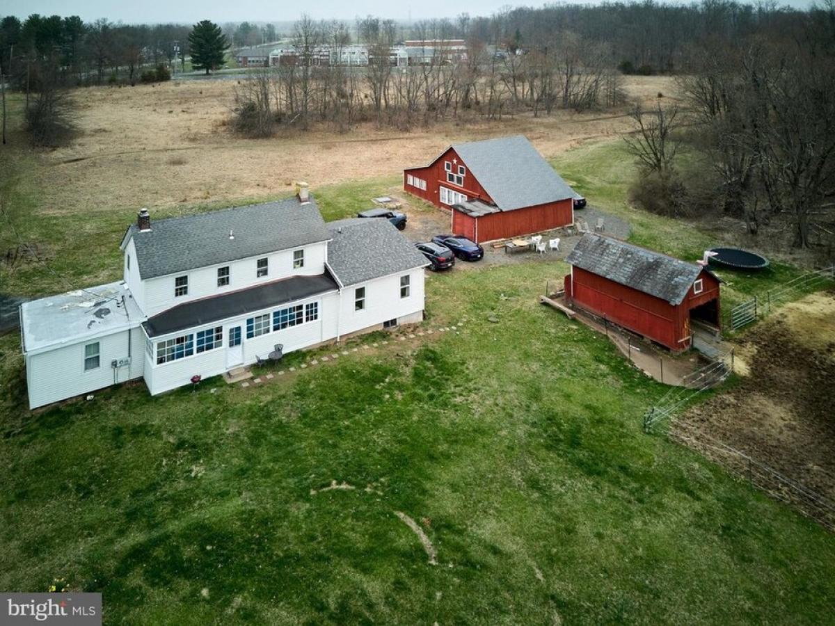 Picture of Home For Sale in Frenchtown, New Jersey, United States