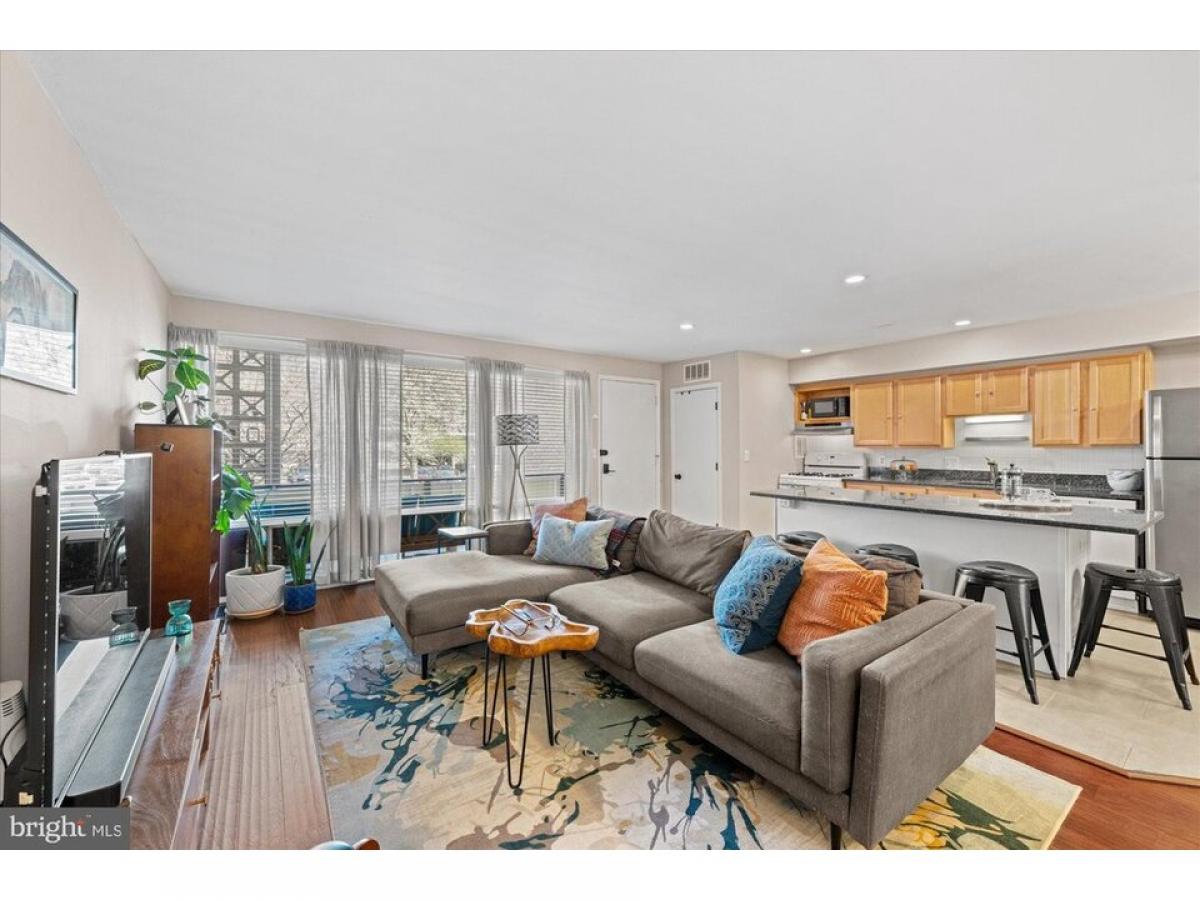 Picture of Home For Sale in Bethesda, Maryland, United States