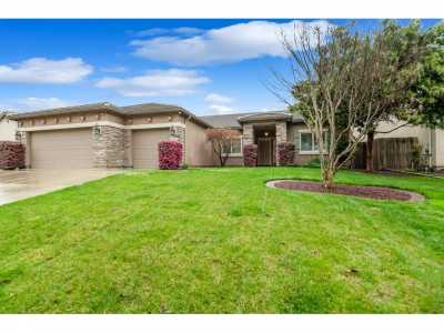 Home For Sale in Visalia, California