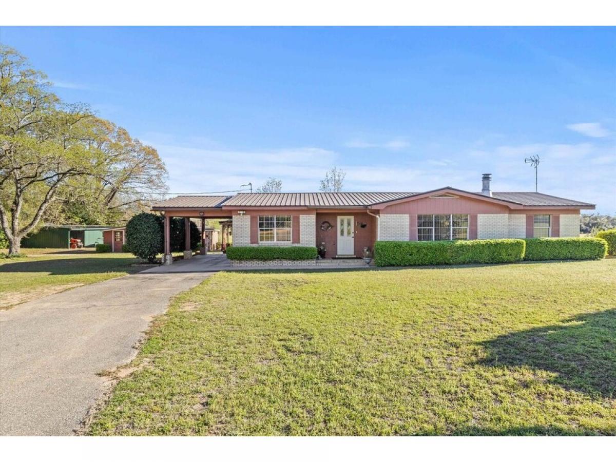 Picture of Home For Sale in Grand Ridge, Florida, United States