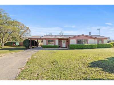 Home For Sale in Grand Ridge, Florida