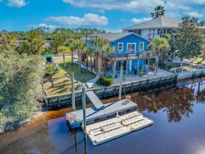 Home For Sale in Crawfordville, Florida