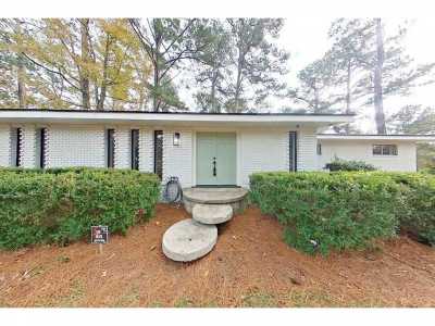 Home For Sale in Thomasville, Georgia