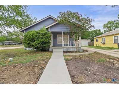 Home For Sale in Seguin, Texas