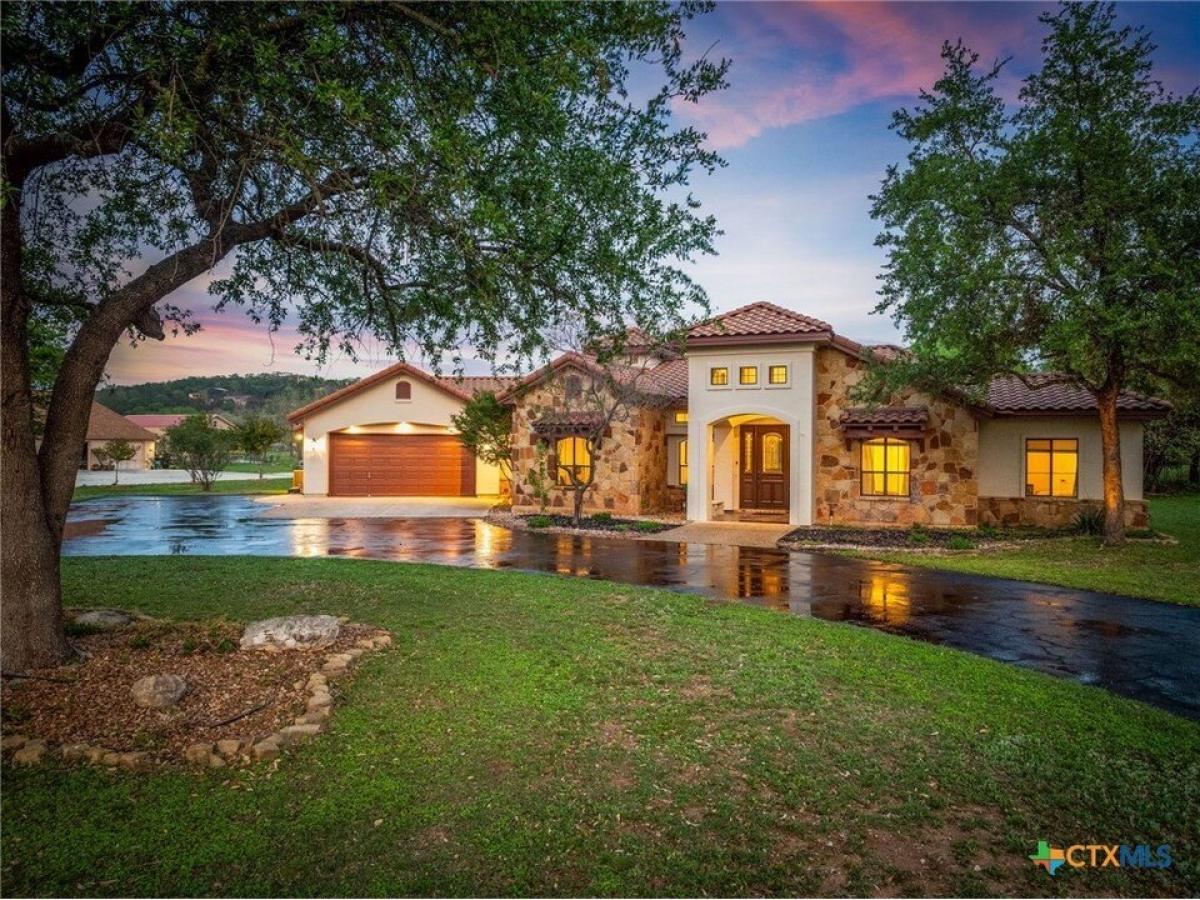 Picture of Home For Sale in Canyon Lake, Texas, United States