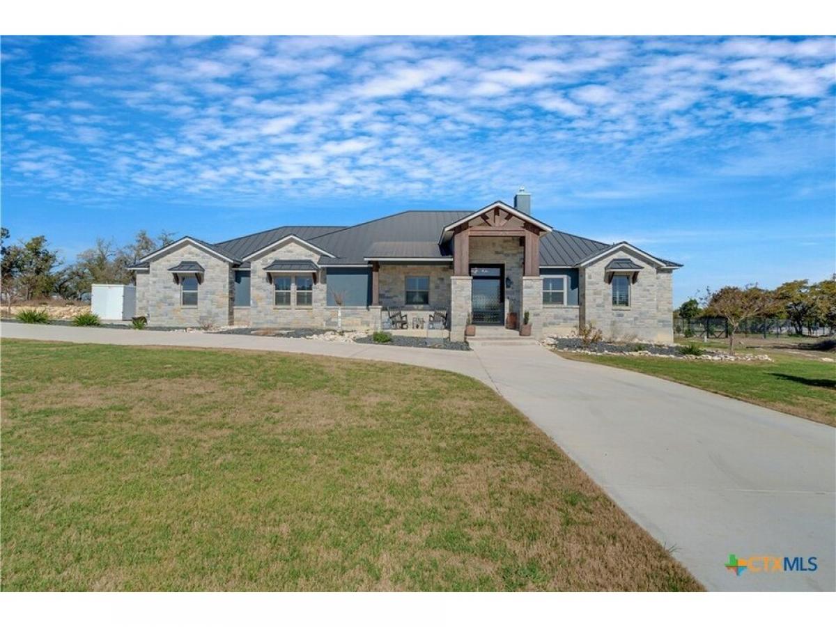 Picture of Home For Sale in Canyon Lake, Texas, United States
