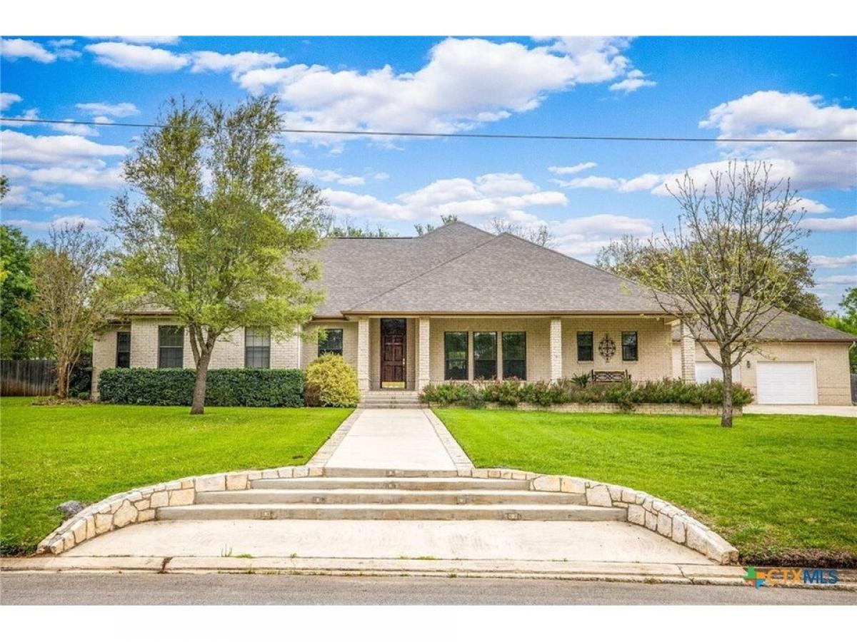 Picture of Home For Sale in Seguin, Texas, United States