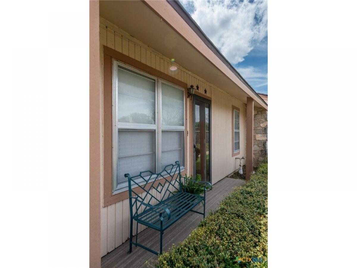 Picture of Home For Sale in Seguin, Texas, United States