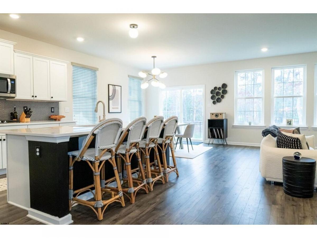 Picture of Home For Sale in Egg Harbor Township, New Jersey, United States