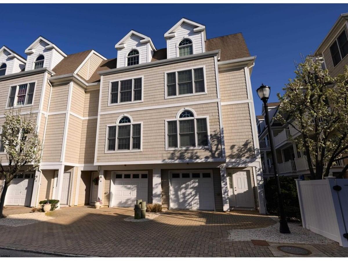 Picture of Home For Sale in Atlantic City, New Jersey, United States