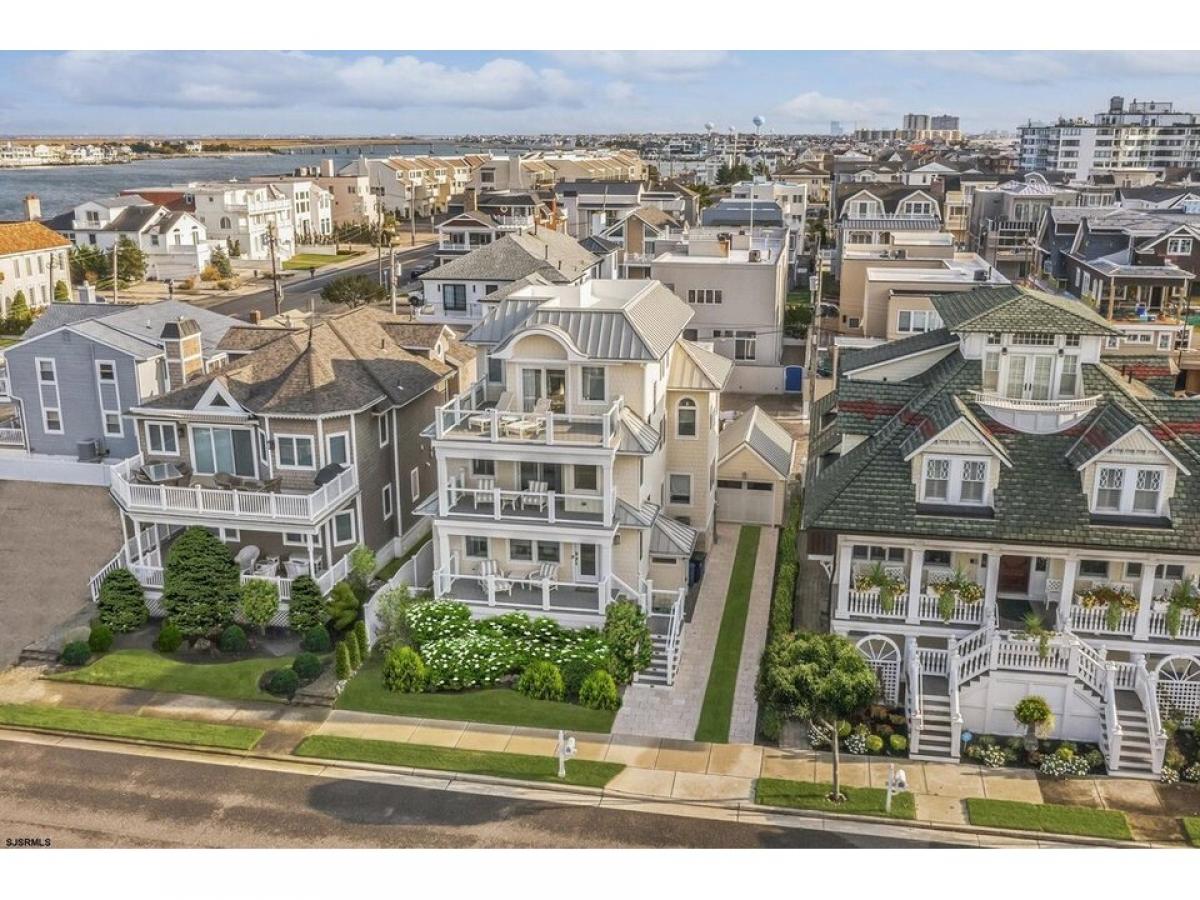 Picture of Home For Sale in Longport, New Jersey, United States