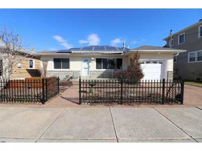 Home For Sale in Ventnor, New Jersey