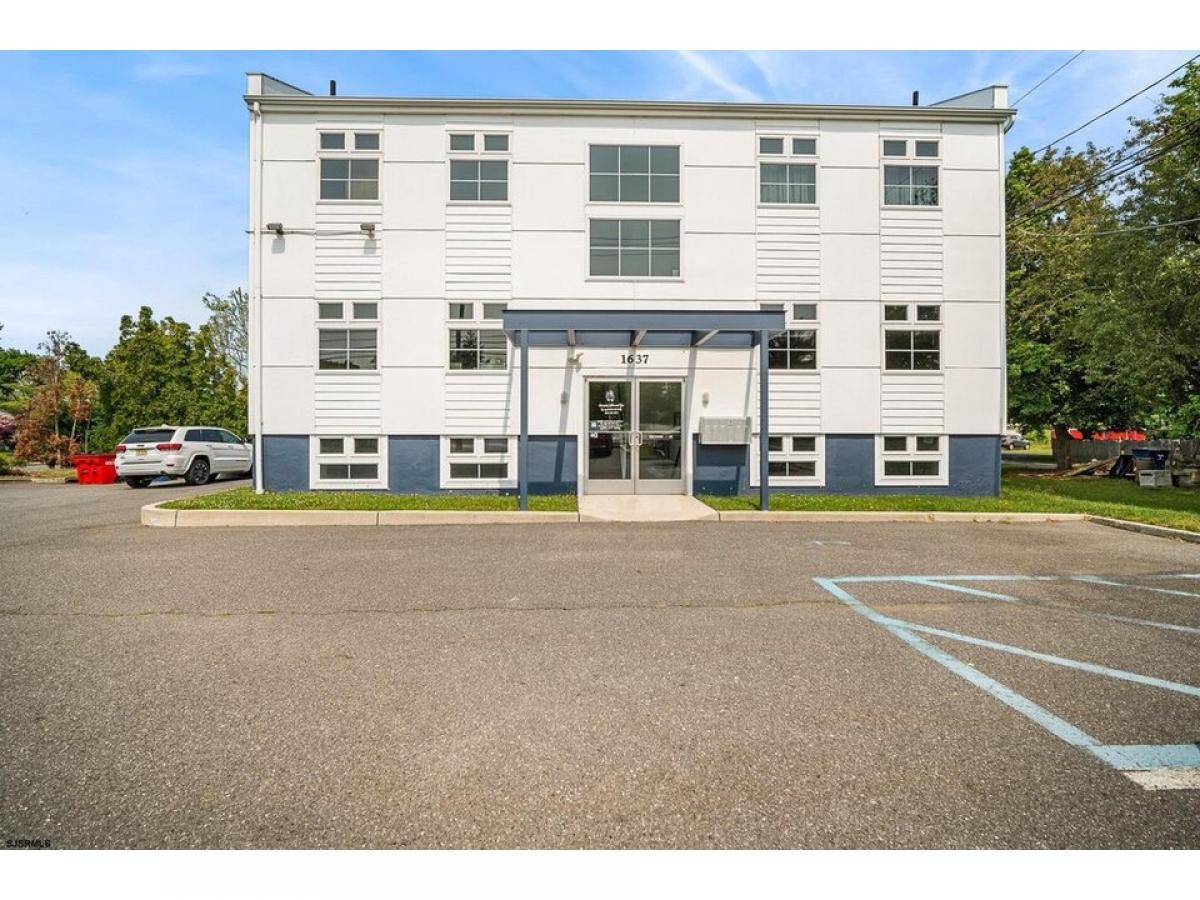 Picture of Home For Sale in Northfield, New Jersey, United States