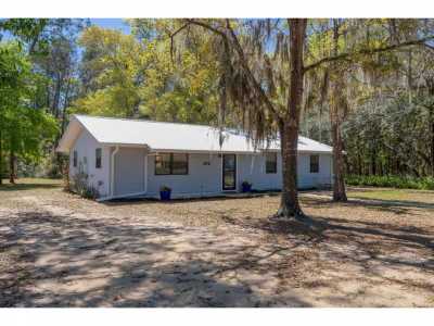 Home For Sale in Interlachen, Florida