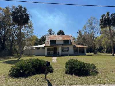 Home For Sale in San Mateo, Florida