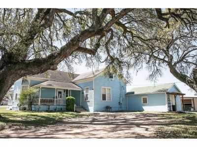 Home For Sale in Burton, Texas
