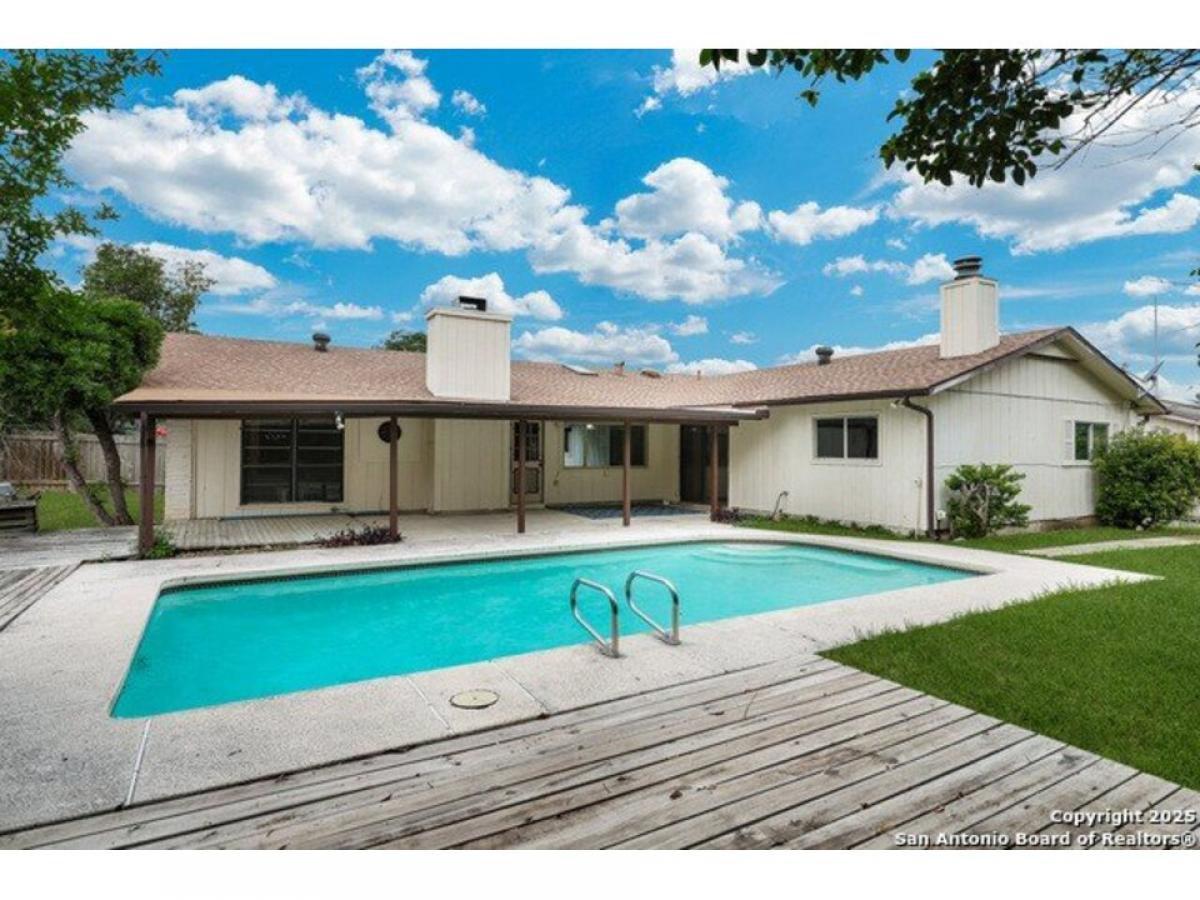 Picture of Home For Sale in Universal City, Texas, United States