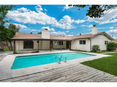 Home For Sale in Universal City, Texas